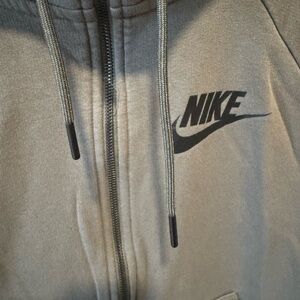 Women’s Nike full zip hoodie